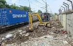 KAI Tertibkan Bangunan Liar di Jalur Pasar Senen-Pasar Gaplok, Warga Direlokasi ke Hunian Senen